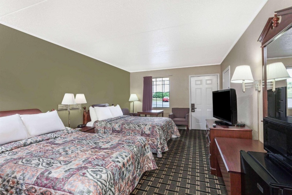 Days Inn by Wyndham Lenoir City